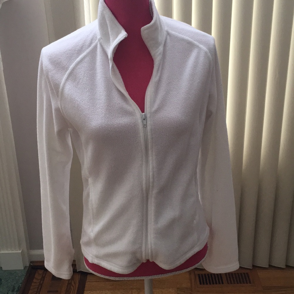 Lightweight zip up